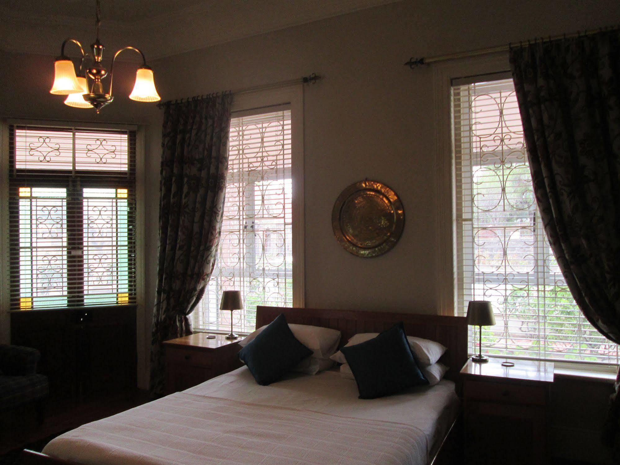 The 3 Chimneys Guest House Бофорт-Уэст Экстерьер фото