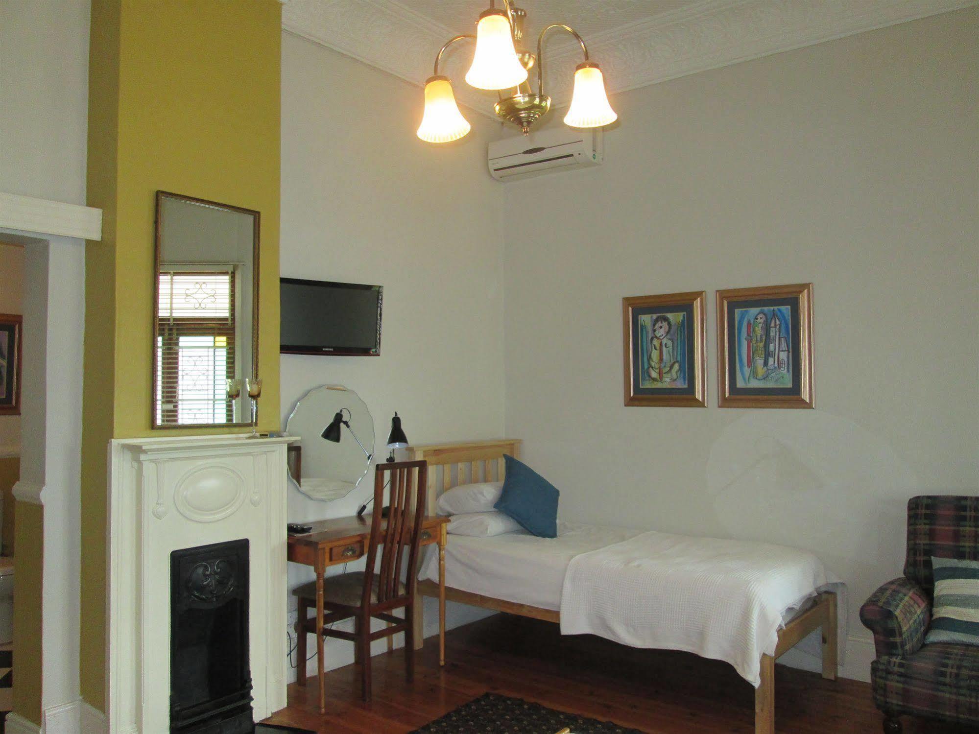 The 3 Chimneys Guest House Бофорт-Уэст Экстерьер фото